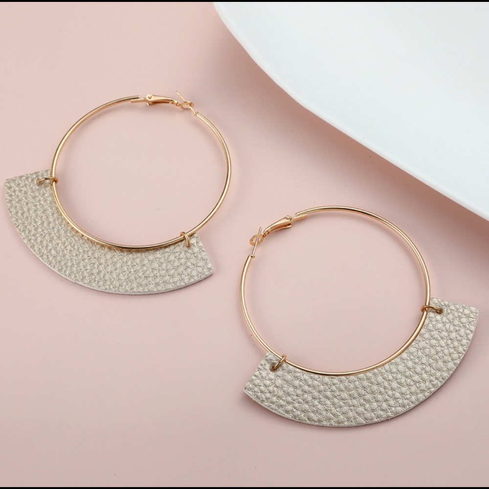 🆕 PU Leather Hoop Earrings - Picture 2 of 2
